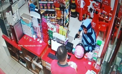 Posto é assaltado em menos de um minuto em Marília