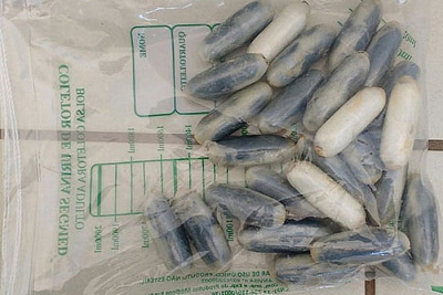 Homosexuais causam baderna em ônibus. Boliviano é preso com cocaína no estômago