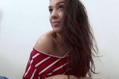 Jovem morre ao descer de avião durante viagem de férias