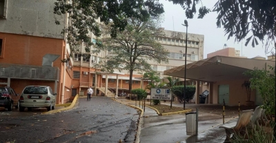 Pacientes do setor de Oncologia do HC em Marília reclamam da falta de atendimento