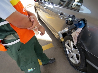 5 apps para você economizar ao abastecer o carro