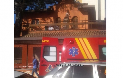 Pintor é socorrido após acidente no centro