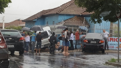 Sábado de chuva e de acidentes em Marília