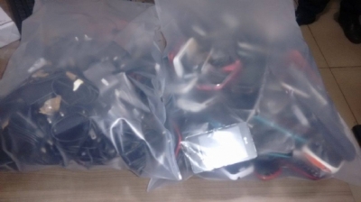 Polícia apreende celulares que seriam jogados em presídio
