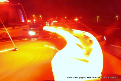 Homem com droga tenta fugir da polícia. Não conseguiu