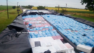 Polícia Rodoviária apreende centenas de celulares em fundo falso de caminhão