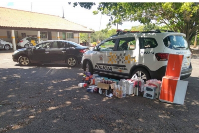 Casal é flagrado com veículo 