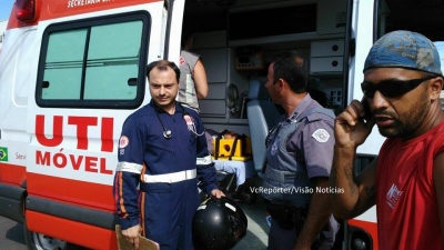 Acidente entre moto e caminhão na zona sul