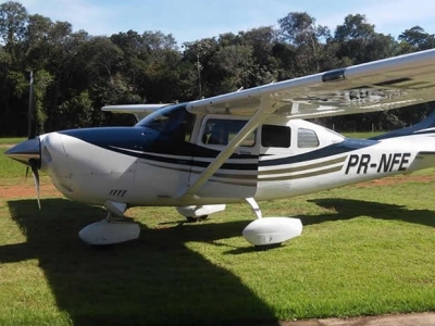 Assaltantes rendem piloto e roubam avião 