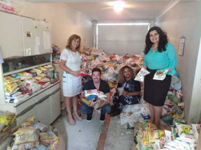 Bloco Me Encontra arrecada 20 toneladas de alimentos para o Fundo Social de Solidariedade