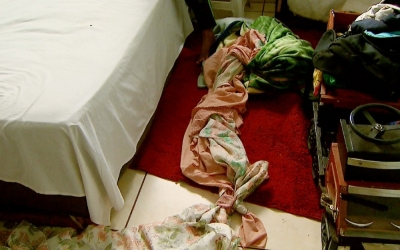 Menina de 9 anos usa lençol para fugir de apartamento e cai do 3º andar 