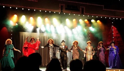 Documentário "Divinas Divas" será exibido hoje em Marília