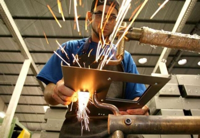 Produção da indústria cai em 5 de 14 locais em março