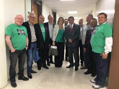 Acim comemora aprovação da lei em favor do comerciante