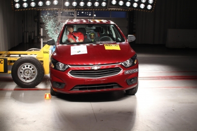 Chevrolet Onix tem zero estrela em teste de segurança 