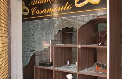 Empresária viu ao vivo pelo celular sua joalheria ser assaltada por quadrilha em Botucatu 