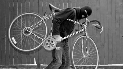 Ladrões furtam caixa de som, portões e até bicicleta de residência na zona norte