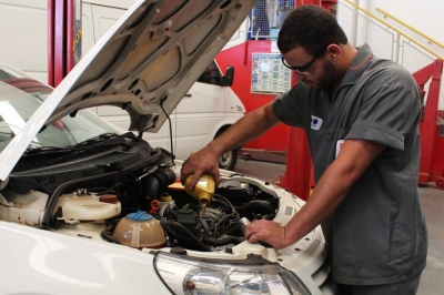 Dinamar oferece troca de óleo com o melhor custo-benefício