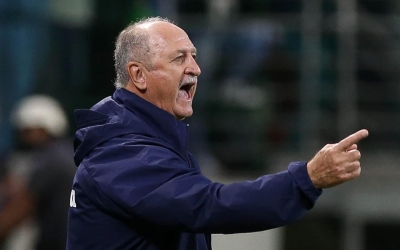 Felipão se irrita com xingamentos e ameaça deixar o Palmeiras