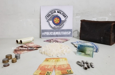 Desempregado, homem fazia "bicos" vendendo drogas. Acabou preso pela PM