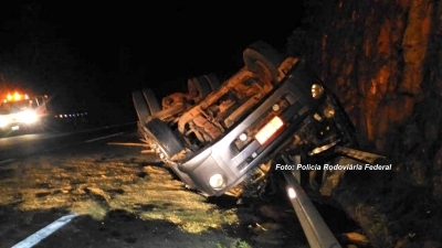 Caminhoneiro morre em acidente na BR-153