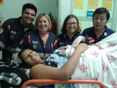 Mulher tem parto do 7º filho realizado na viatura do Samu