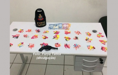 Armado e com drogas: foi preso pela Força Tática
