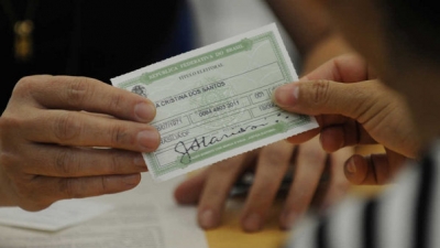 Termina hoje o prazo para tirar título de eleitor