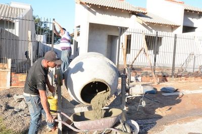 Confiança da construção avança pelo terceiro mês, diz FGV