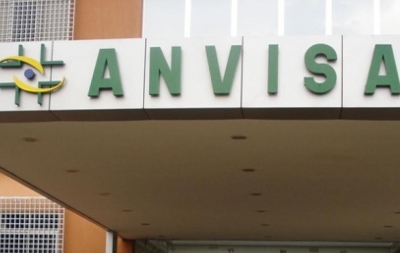 Anvisa suspende selante capilar e álcool em gel do mercado