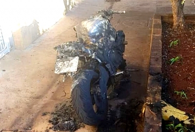 Taxista tenta se vingar de vizinho briguento e leva a pior