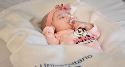 Bebê de 2 meses é salva por transplante de coração inédito no mundo