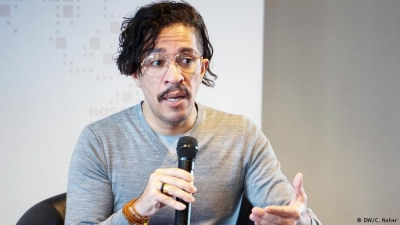 Jean Wyllys diz que vírus da burrice atinge parte do Brasil