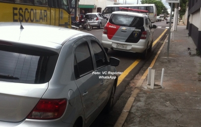 Carro furtado em Pompeia seria usado para assaltos em Marília. Três são presos 