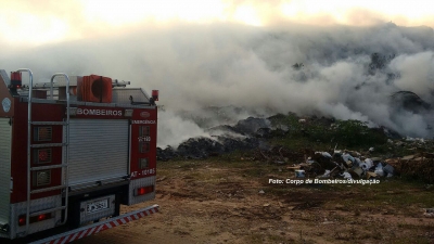 Cetesb avalia danos ambientais causados em incêndio no aterro sanitário em Marília