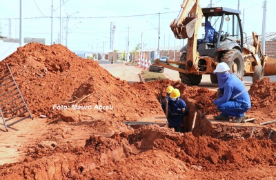 DAEM finaliza interligação na rede que aumentará em 1,2 milhão de litros de água por dia no Maracá 