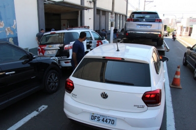 Operação do Gaeco apreende oito veículos, dinheiro, armas e munições em Marília