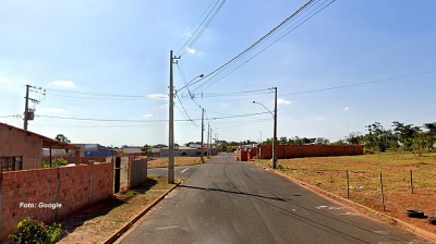 Criança de dois anos morre atropelada ao tentar atravessar a rua