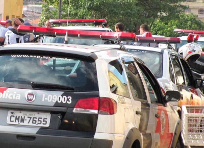 Delinquentes atacam PMs durante abordagem