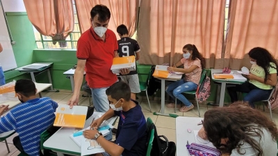 Educação entrega livros didáticos nas escolas estaduais