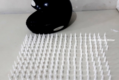 Deficiente visual é preso pela PM com drogas e diz que estava "fazendo um favor"