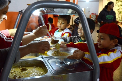 Merenda: alimentos são entregues na própria unidade escolar