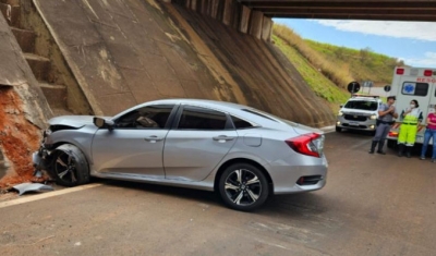 Idosa morre após carro cair de viaduto em Lins