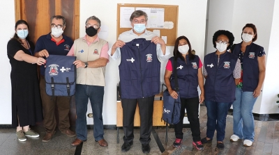 Prefeitura entrega novos uniformes à servidores da Divisão de Zoonoses