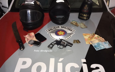 Trio é preso tentando achar vítima para assalto