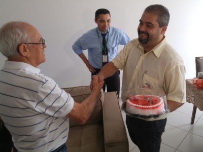 Aliança perdida entre repolhos é devolvida ao dono