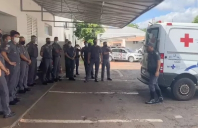 Policial que sobreviveu após viatura capotar recebe alta e é recebido com homenagem em batalhão