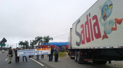 Greve dos caminhoneiros: Vigilância Sanitária alerta consumidores sobre condições de alimentos
