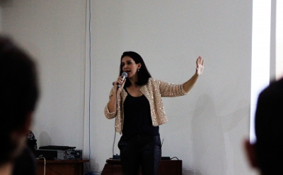 Curso de Publicidade e Propaganda recebe ex-aluna em palestra sobre consumo e inovação