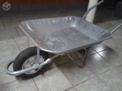 Ladrão apanha na rua após furtar carriola